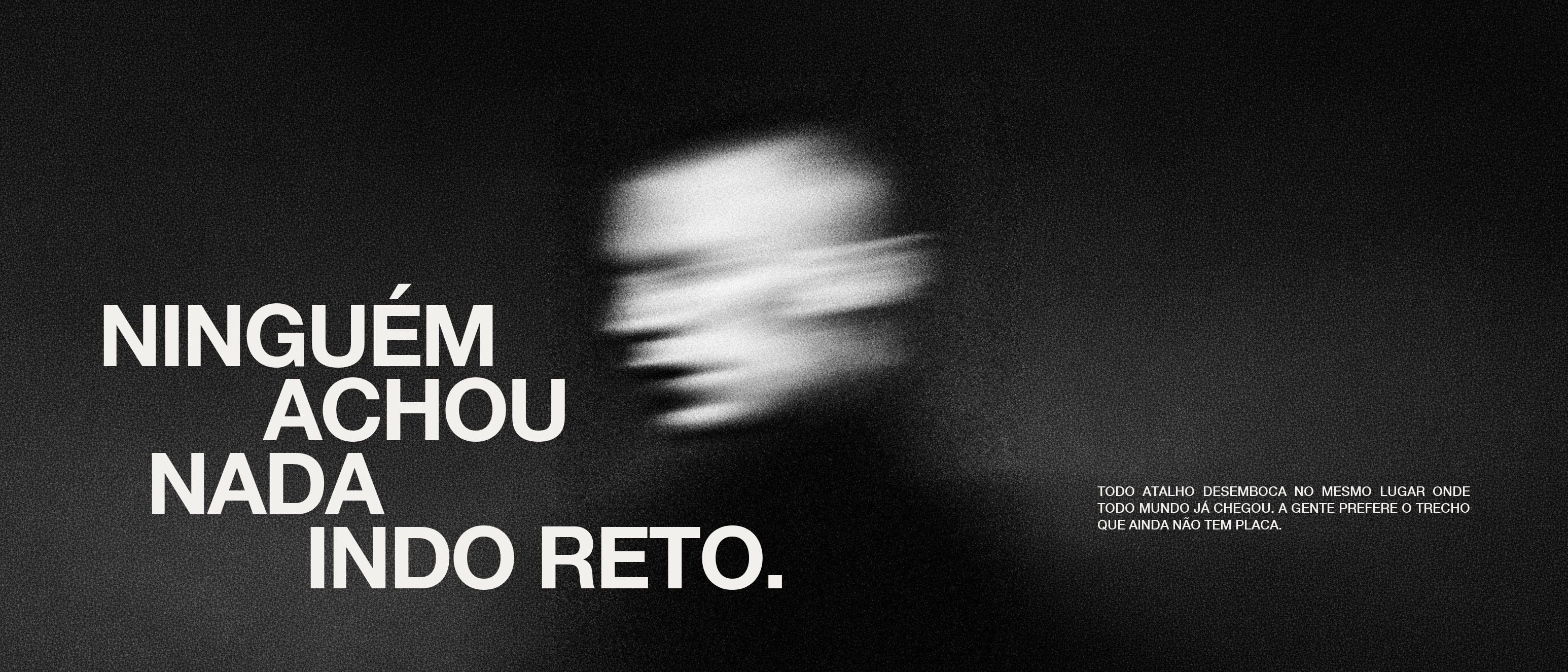Ninguém achou nada indo reto — figura desfocada no breu